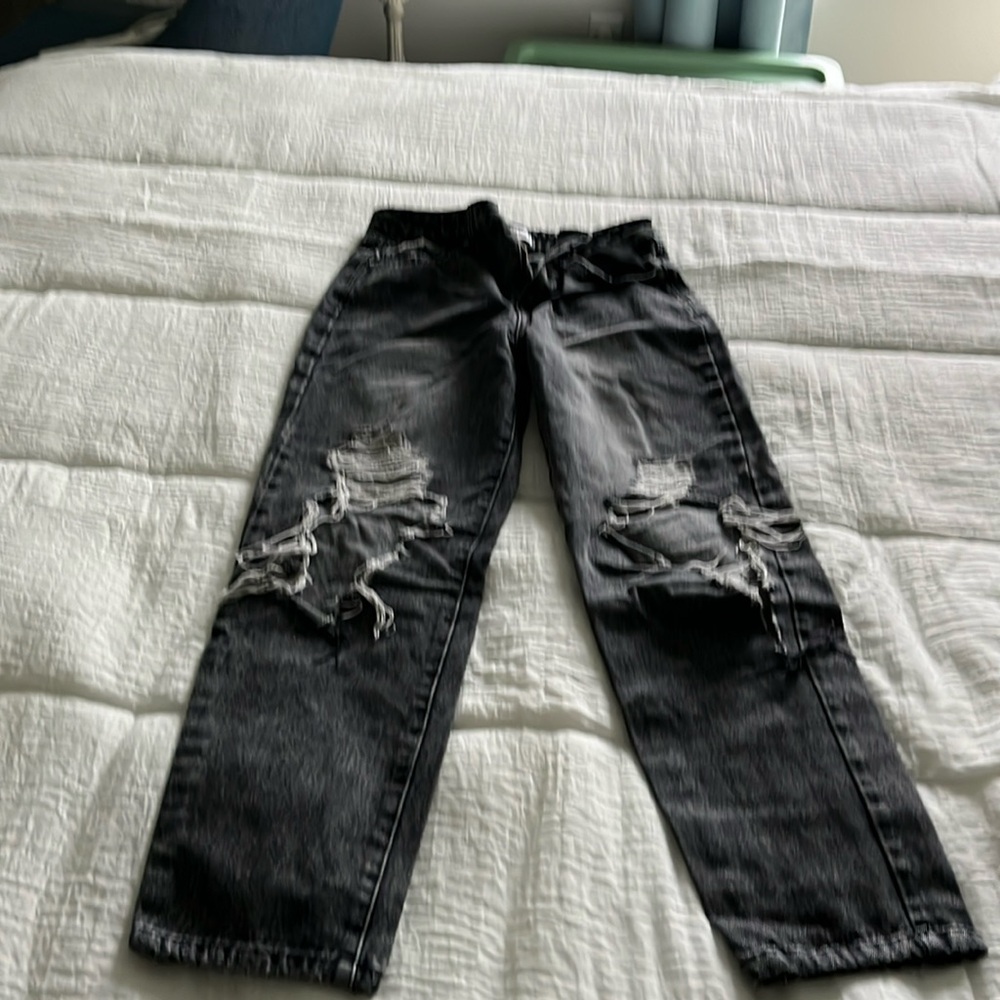 Tilly’s black ripped mid-ride straight leg jeans